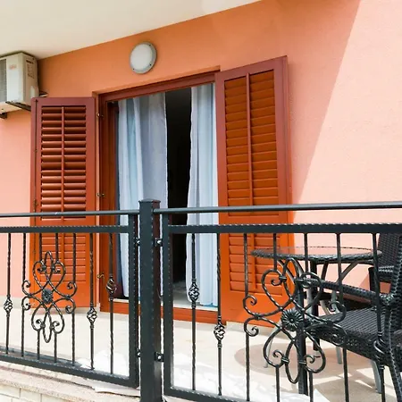 Apartments Alma Crveni Vrh Buitenkant foto