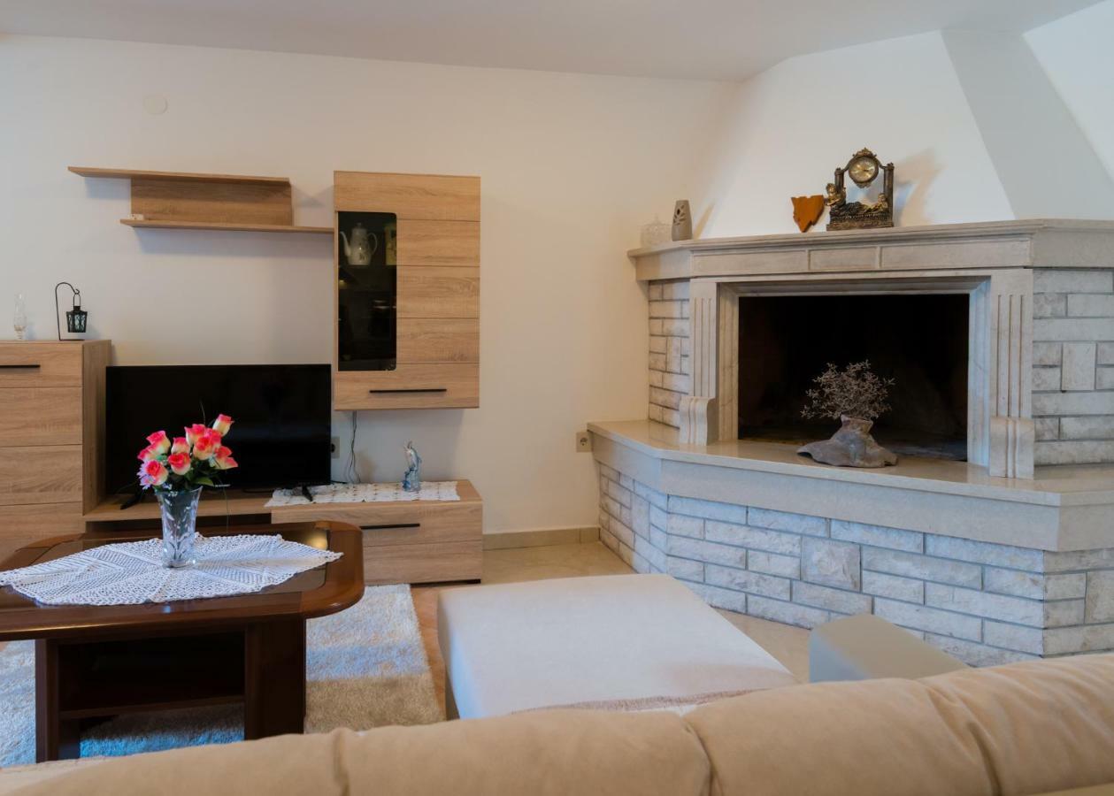 Apartment Alma *