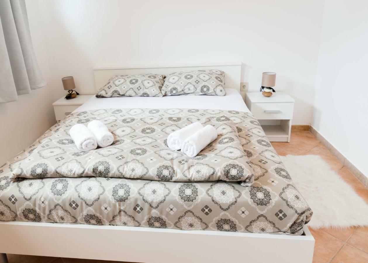 Apartment Alma *