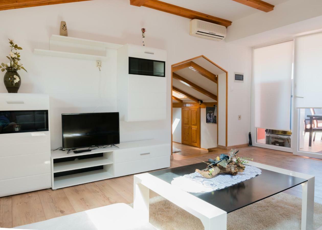 Apartment Alma Crveni Vrh